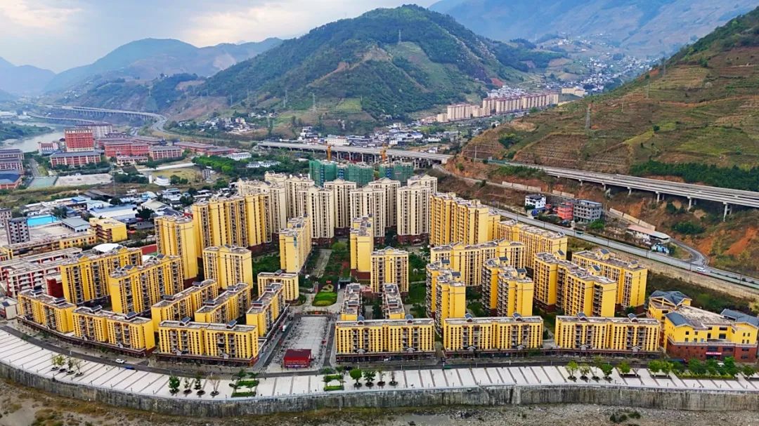 泸水易地扶贫搬迁城墙坝安置点.jpg